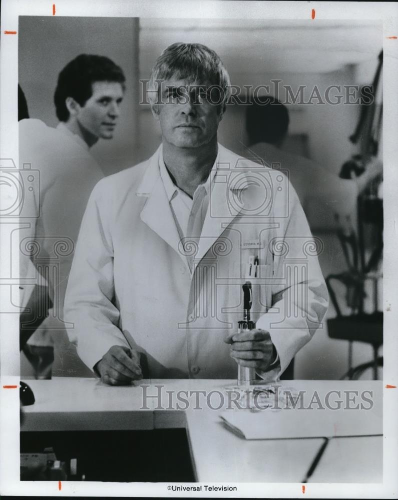 1975 Press Photo George Peppard in &quot;One Of Our Own&quot; - cvp50252 - Historic Images