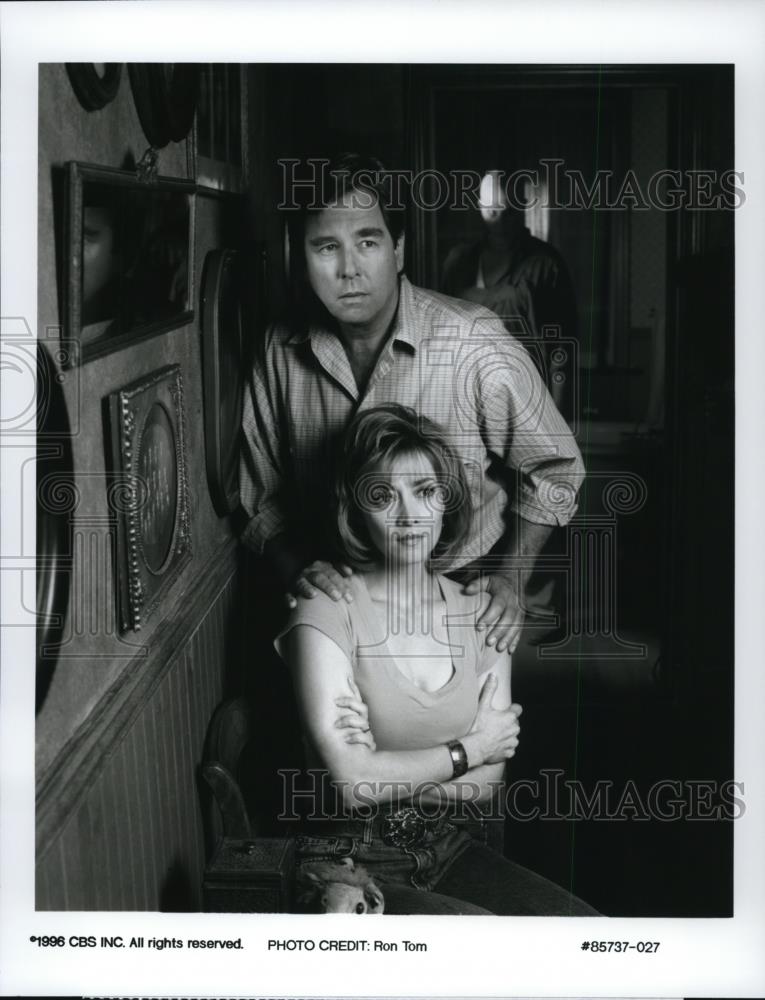 1996 Press Photo Sharon Lawrence and Beau Bridges star in The Uninvited - Historic Images