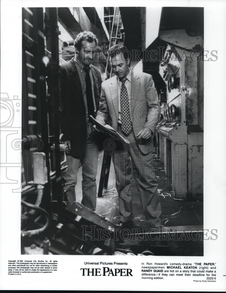 1994 Press Photo Michael Keaton and Randy Quaid star in The Paper - Historic Images