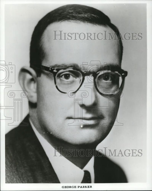 1977 Press Photo George Parker chairman and Chief oex Officer The Parker Ren Co. - Historic Images