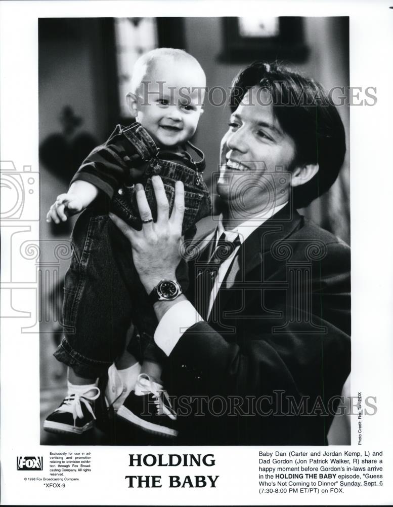 1995 Press Photo Carter &amp; John Kemp in Holding The Baby - Historic Images