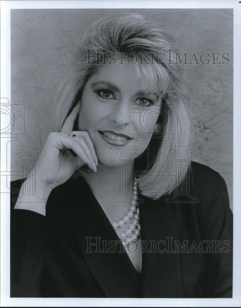 Undated Press Photo Sue Herera Co-Host of CNBC's Money Tonight show - Historic Images