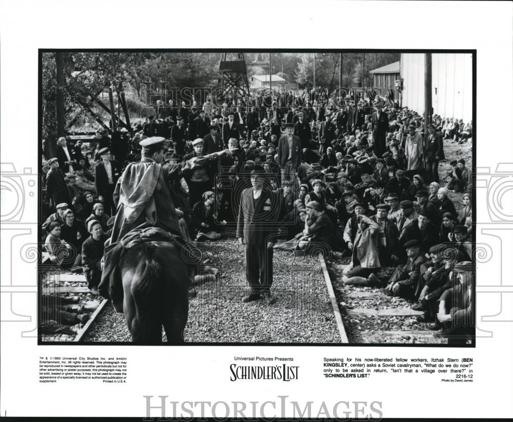 1993 Press Photo Ben Kingsley stars as Itzhak Stern in Schindler&#39;s List - Historic Images