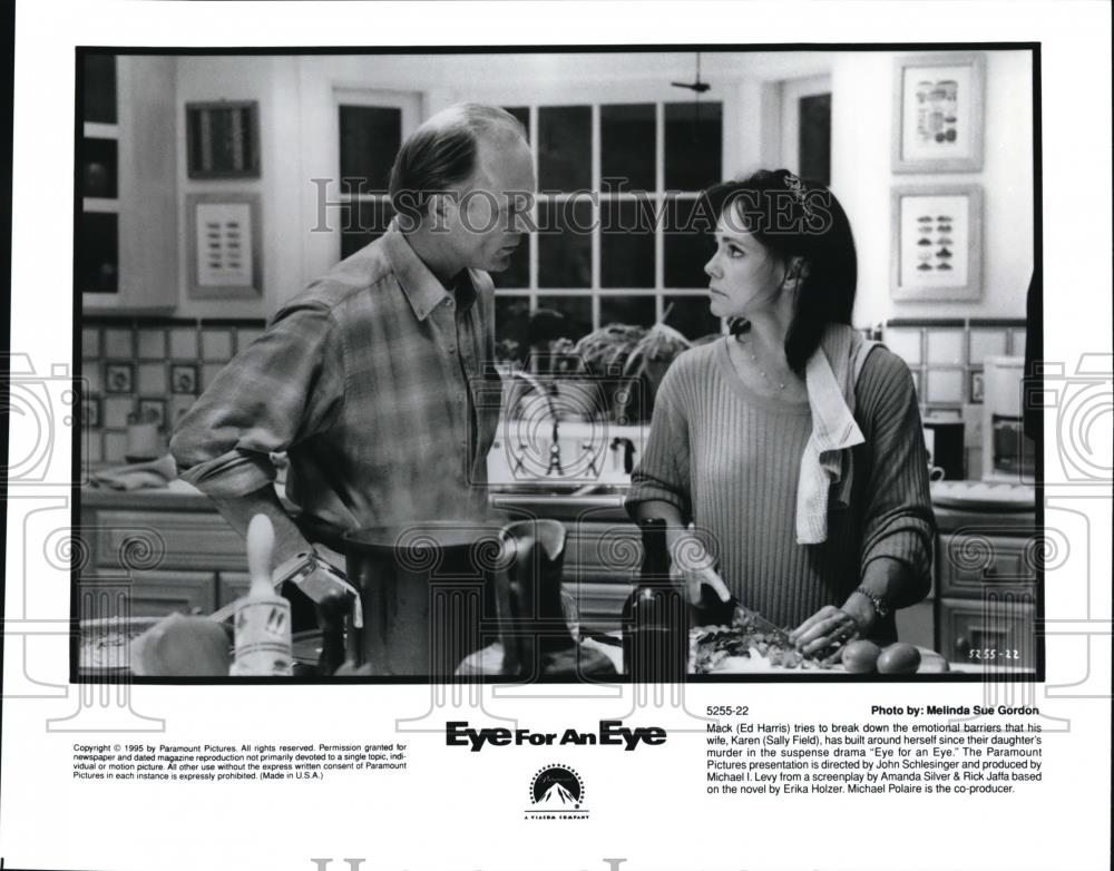 1995 Press Photo Ed Harris and Sally Field star in Eye for an Eye - Historic Images
