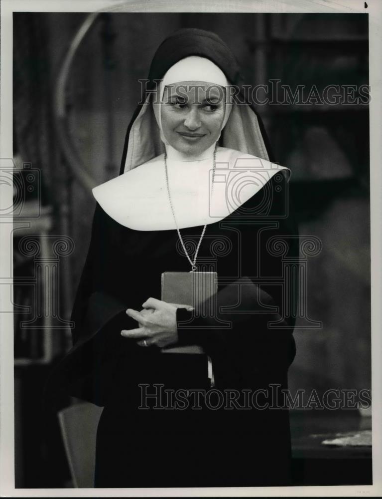 1989 Press Photo Stephanie Beacham on Sister Kate - Historic Images