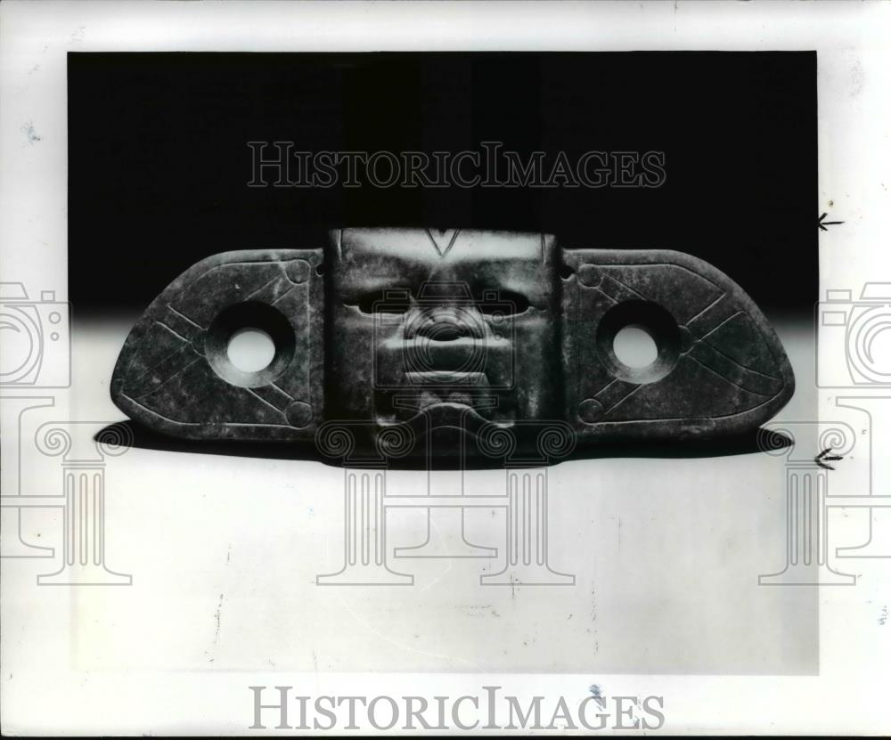 1986 Press Photo Pectoral with Image of Olmec Deity - cva59950 - Historic Images