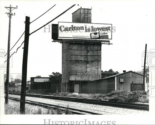 1984 Press Photo The billboard on the south side on the East Shoreway - Historic Images