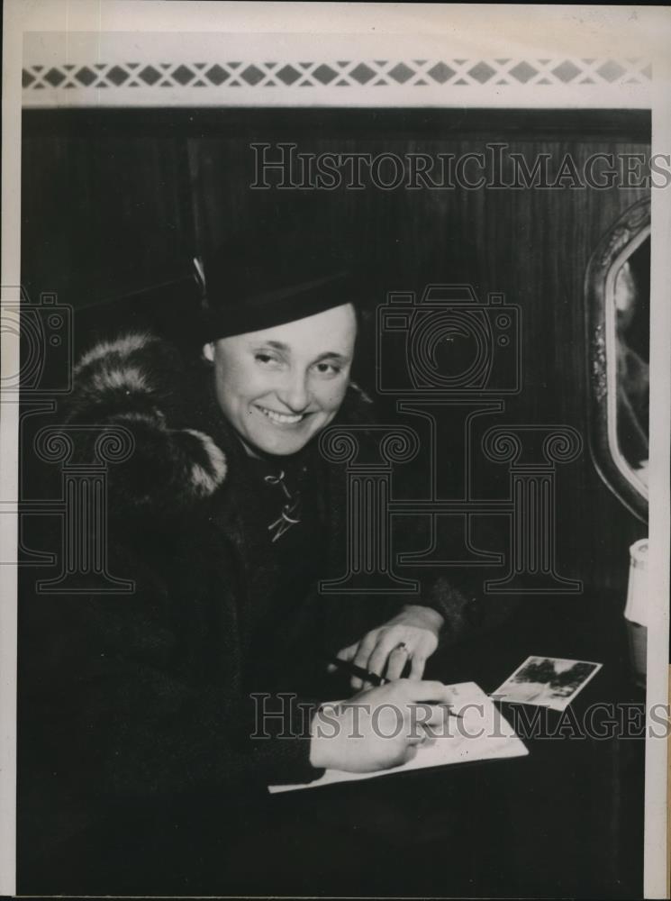 1937 Press Photo Maddy Horn, National Amateur Ice Skating Champion - Historic Images
