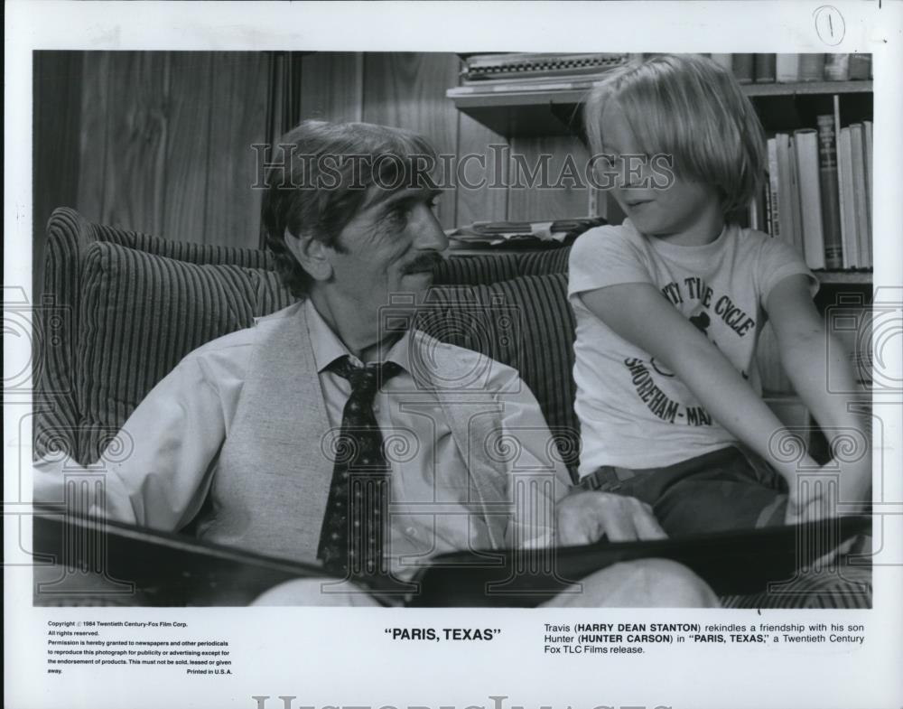 1985 Press Photo Harry Dean Stanton and Hunter Carson star in Paris Texas - Historic Images