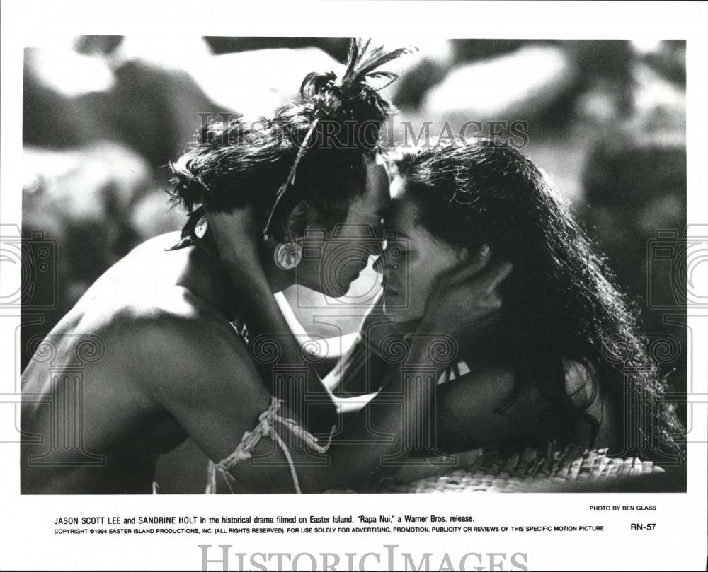 1995 Press Photo Jason Scott Lee, Sandrine Holt in Rapa Nui - cvp56534 - Historic Images