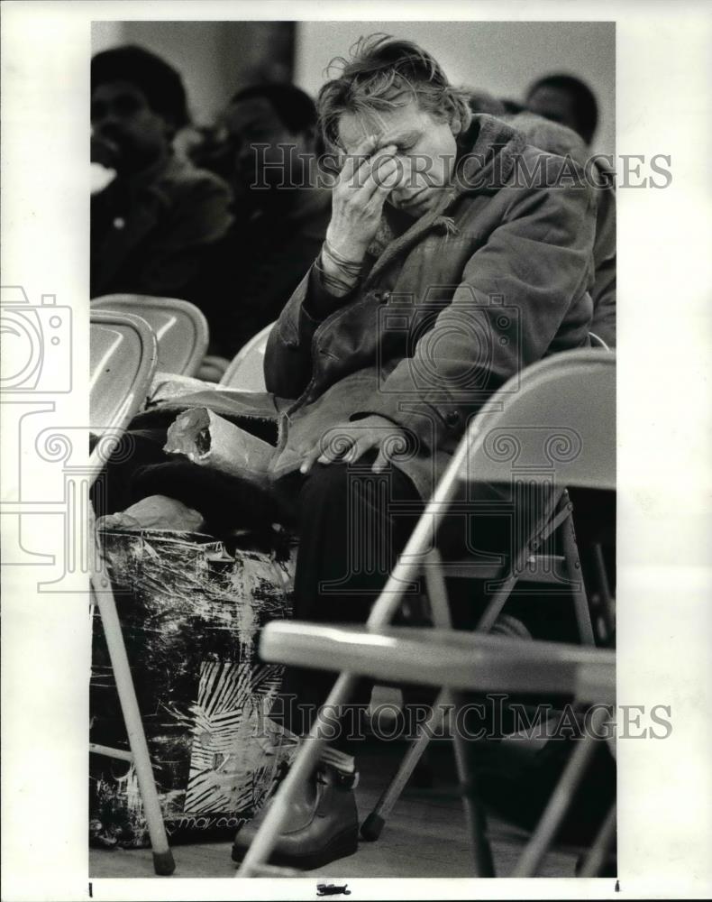 1986 Press Photo Homeless Michael Mokris at the mandatory church service - Historic Images