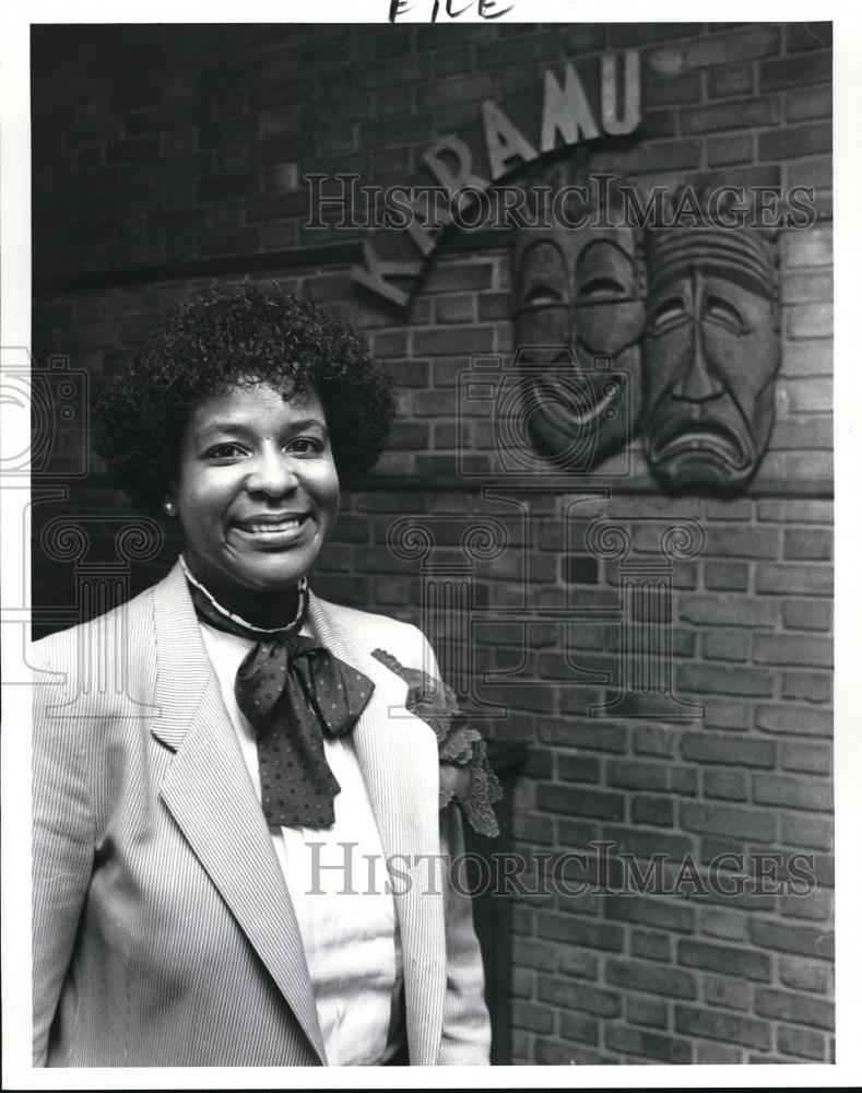 1987 Press Photo Iris Williams, President of the Board of Karamu House - Historic Images