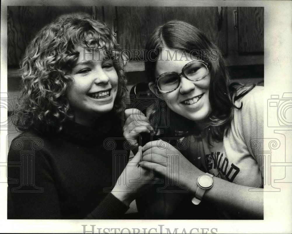 1980 Press Photo Kristy Vorkees and Kristin Pettibone - Historic Images