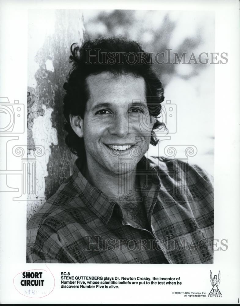 1986 Press Photo Steve Guttenberg stars as Dr. Newton Crosby in Short Circuit - Historic Images