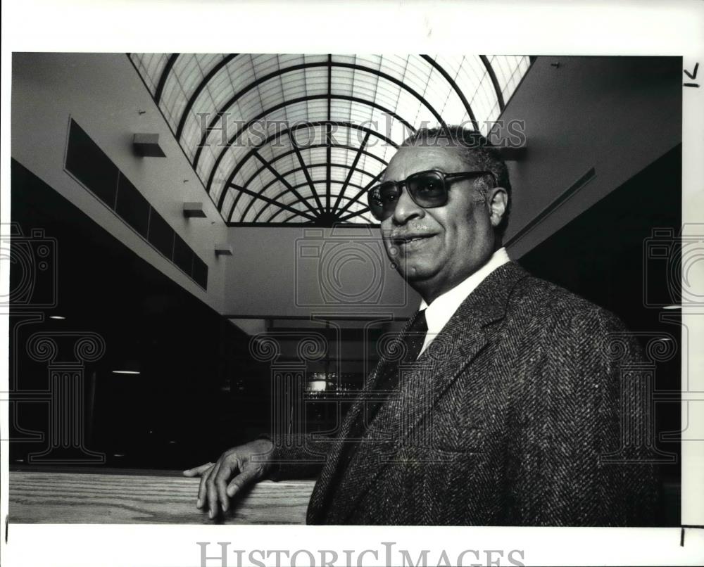 1987 Press Photo Ralph Tyler, chairman of board of CCC Unified Technology Center - Historic Images