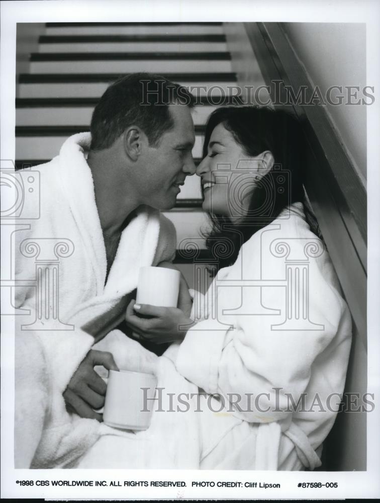 1998 Press Photo Moira Kelly & Jason Beghie in To have & To Hold - Historic Images