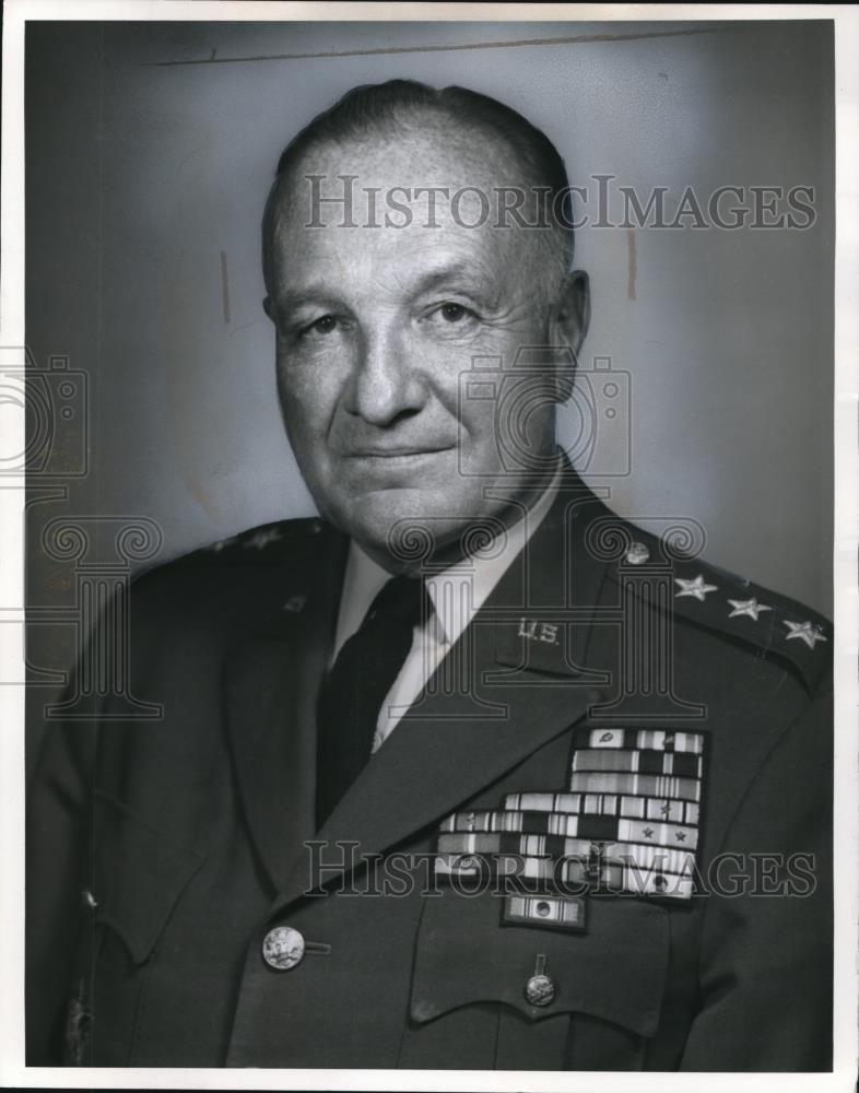 1982 Press Photo Lt Gen Arthur Trudeau, Army chief of research &amp; Devt, speaker - Historic Images