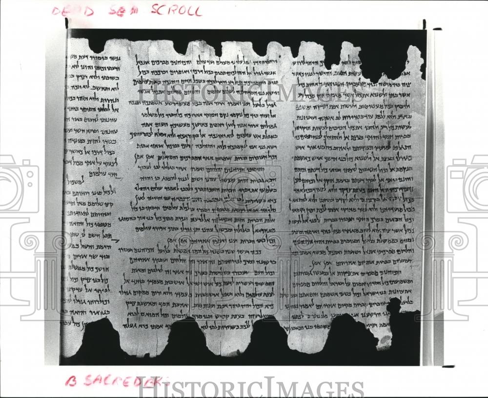 1988 Press Photo A fragment of Book of Isaiah, one of Dead Sea Scrolls - Historic Images