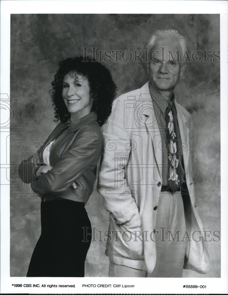 1996 Press Photo Rhea Perlman and Malcolm McDowell star in Pearl - Historic Images