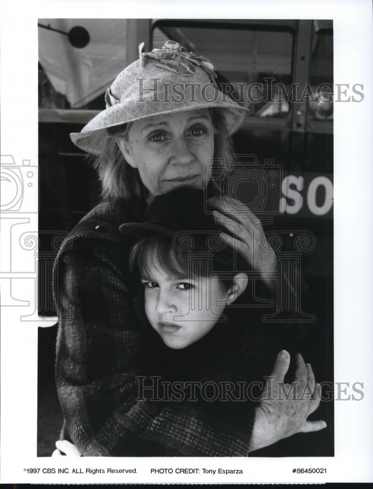 1997 Press Photo Patty Duke &amp; Eric Lloyd in A Christmas Memory - cvp44641 - Historic Images