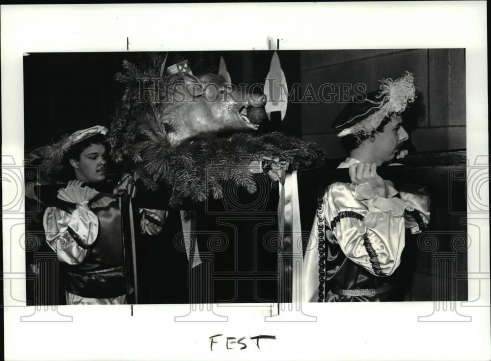 1987 Press Photo Boar&#39;s head and Yule Log Festival - Historic Images