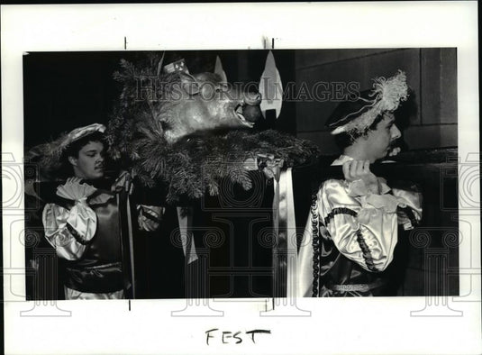 1987 Press Photo Boar's head and Yule Log Festival - Historic Images