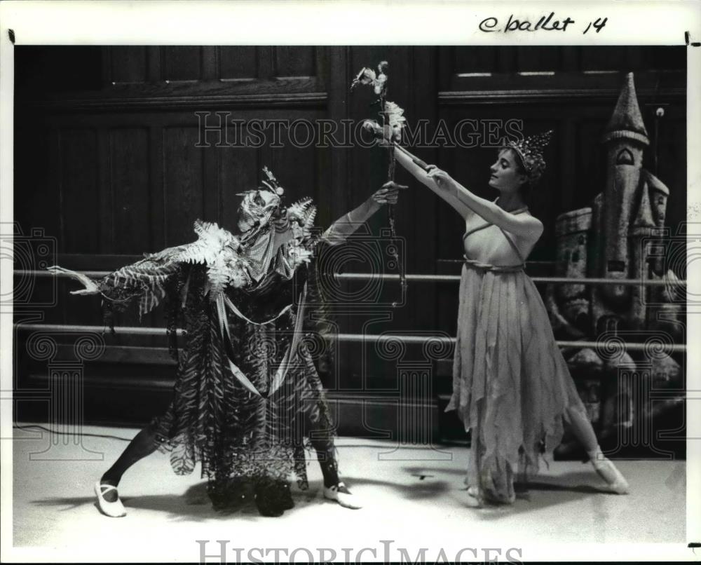 1988 Press Photo Paul Ghiselin &amp; Anna Shaheed at Ohio Ballet rehearsal - Historic Images