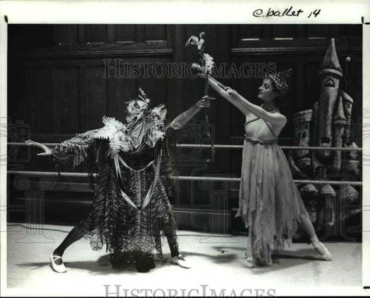 1988 Press Photo Paul Ghiselin & Anna Shaheed at Ohio Ballet rehearsal - Historic Images