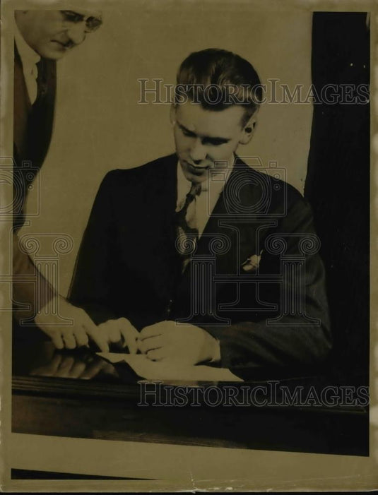 1941 Press Photo Vernon Freiburger Cleveland Indian Rookie - Historic Images