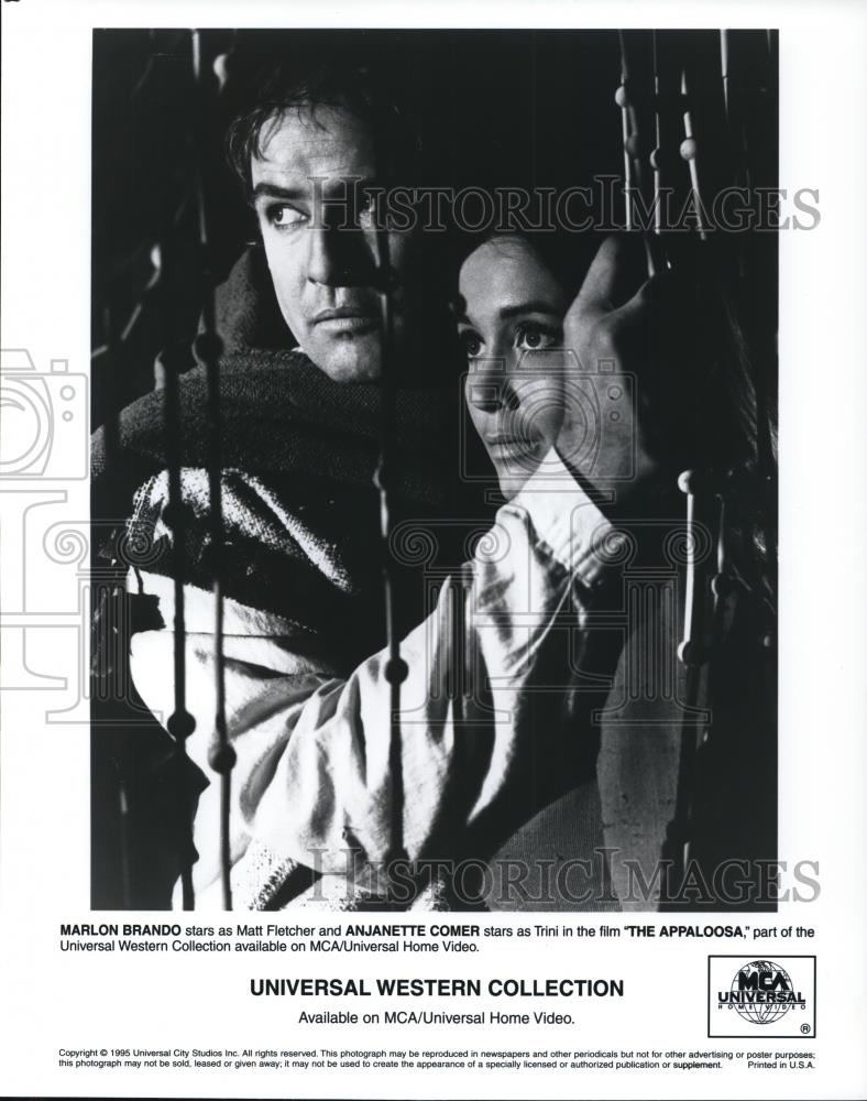 1996 Press Photo Marlon Brando Anjanette Comer In The Appoloosa - Historic Images