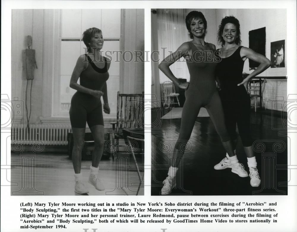 1995 Press Photo Mary Tyler Moore and Laure Redmond in Everywoman&#39;s Workout - Historic Images