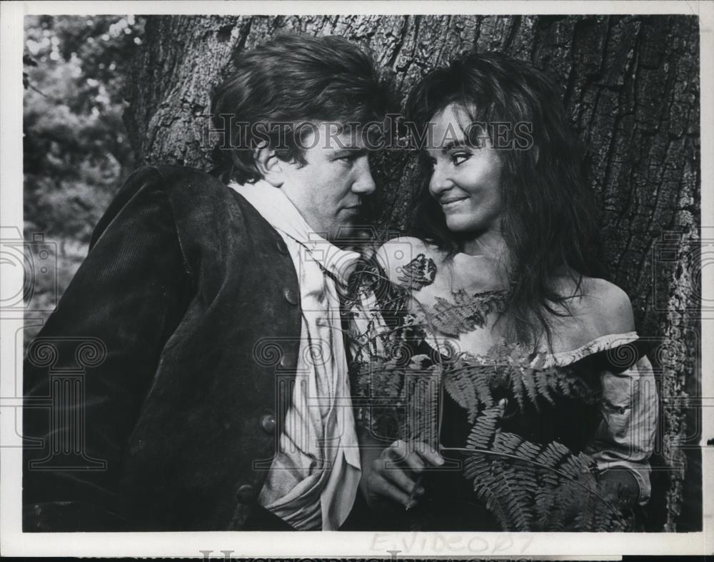1968 Press Photo Albert Finney & Diane Cilento in Tom Jones - Historic Images