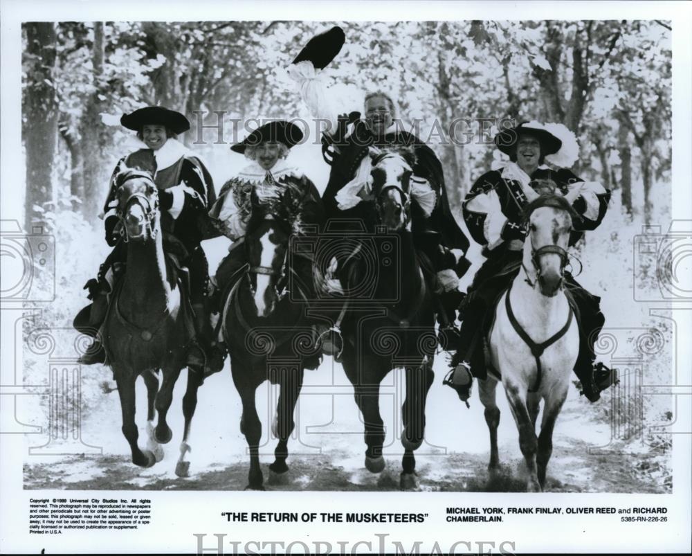 1990 Press Photo Michael York Frank Finlay Oliver Reed and Richard Chamberlain - Historic Images