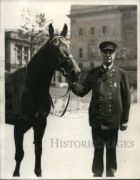 1930 Press Photo Fire Chief Wallace & Wilsonny - Historic Images