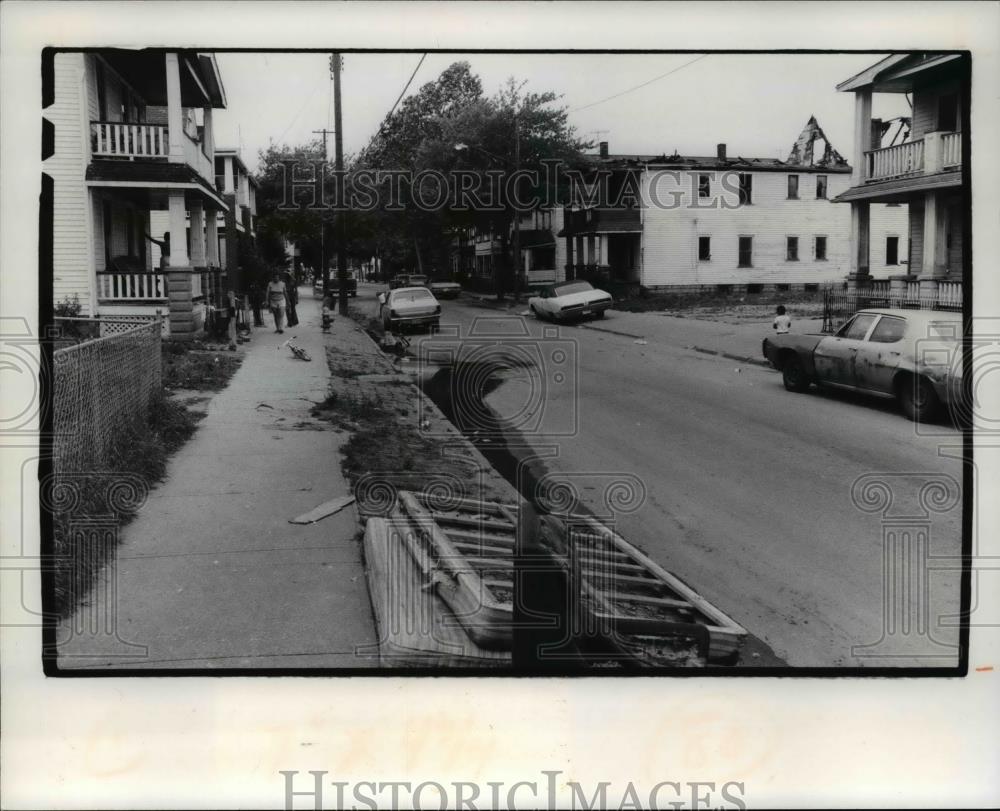 1977 Press Photo The damaged street - Historic Images