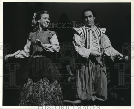 1997 Press Photo Rebecca Beng-Gomez & Patrick Yaeger in The Yeoman of the Guard - Historic Images