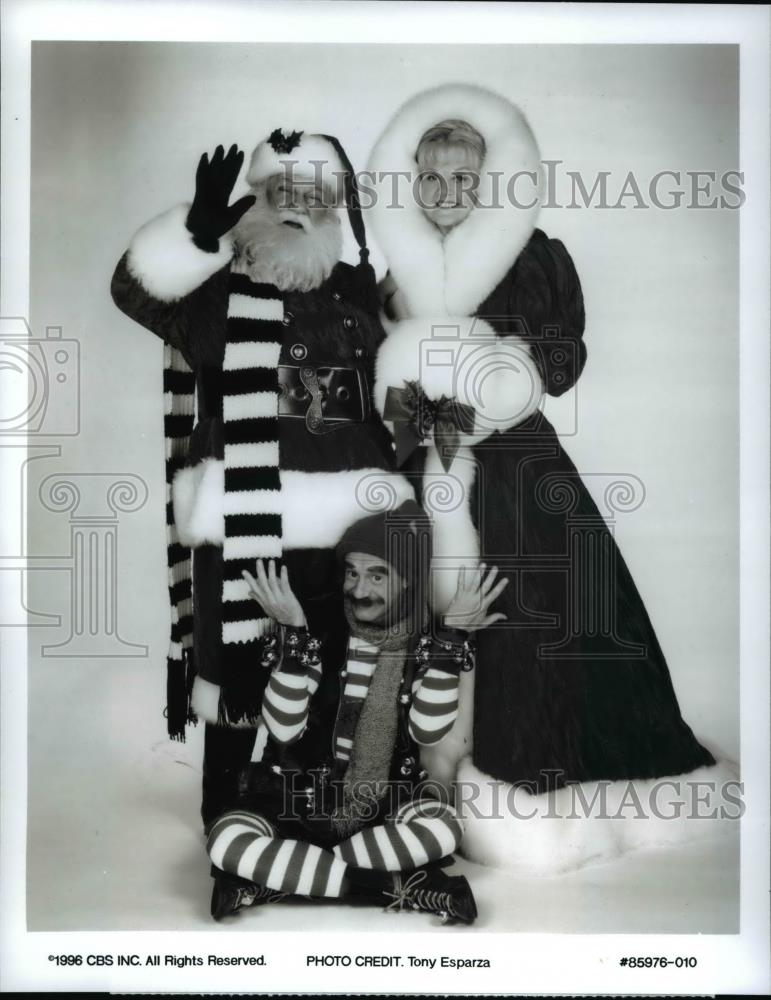 1996 Press Photo Charles Durning, Michael Jeter in Mrs Santa Claus - cvp70628 - Historic Images