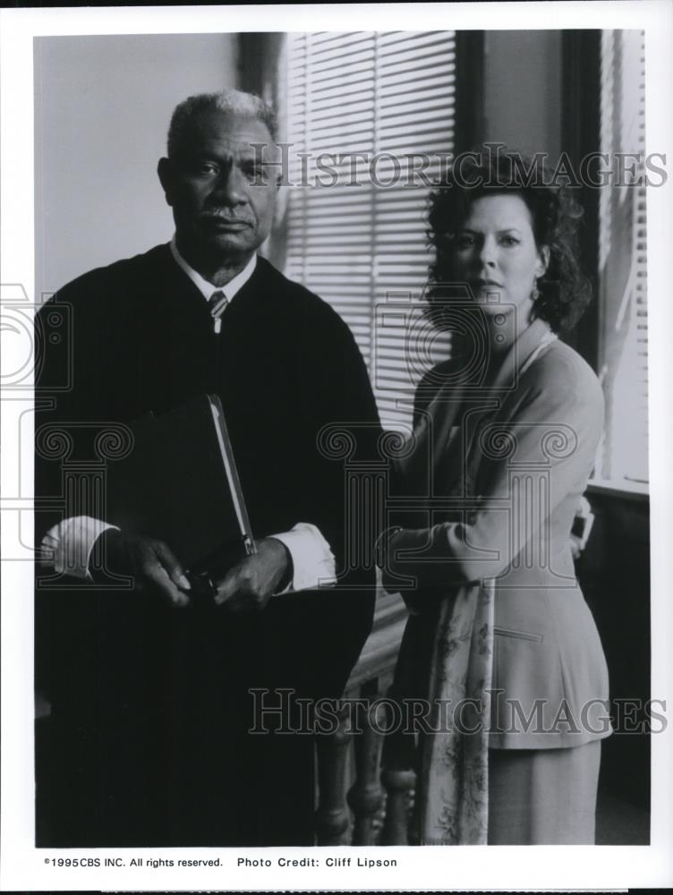 1995 Press Photo Ossie Davis & Jobeth Williams in The Client - cvp44486 - Historic Images