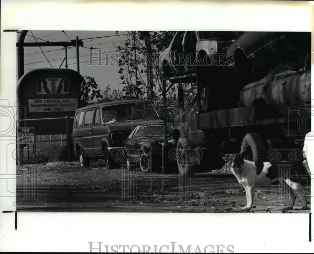 1990 Press Photo Junk Piled to the RTA Central Rail Maintenance Facility. - Historic Images