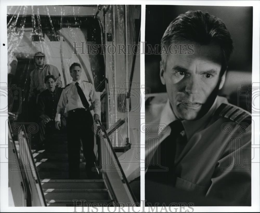 Press Photo Richard Dean Anderson, Stephen Godwin in Pandora's Clock - cvp72425 - Historic Images