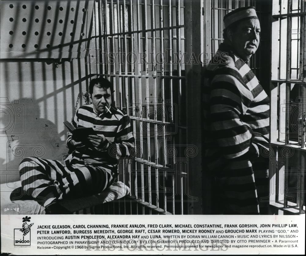 1968 Press Photo Michael Constantine & Jackie Gleason in Skidoo - cvp42757 - Historic Images