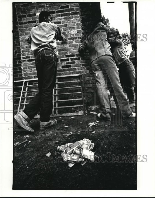 1984 Press Photo The drug bust operation at E68th Street - Historic Images