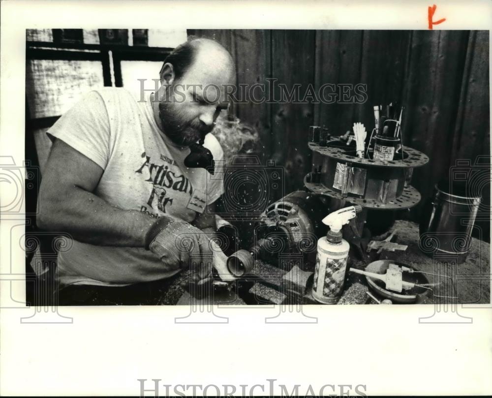 1981 Press Photo Danny Souers making custom made pipes for the crafts fair - Historic Images