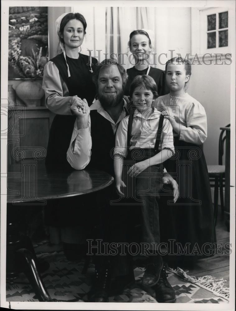 1988 Press Photo Merlin Olsen Belinda Montgomery Samantha Mathis Erin Chase - Historic Images