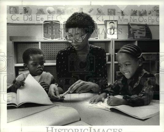 1982 Press Photo Friendly Inn Settlement Co op Baby Sitting - Historic Images