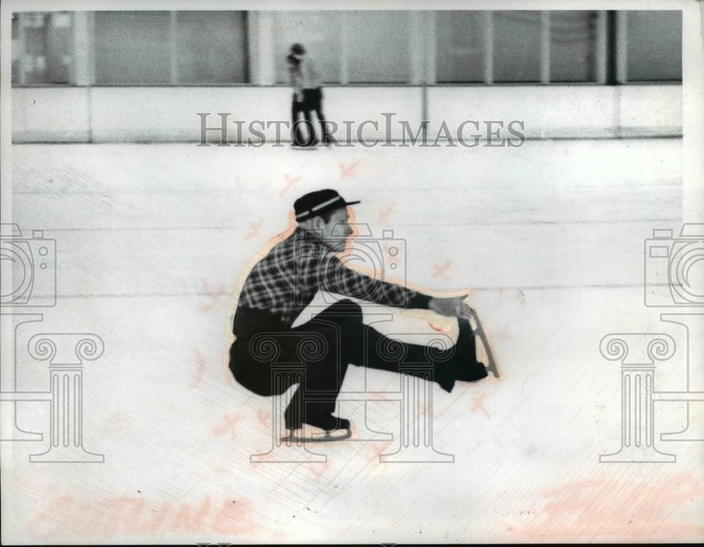 1978 Press Photo Shoot The Duck Figure Skating Vernon Bogner - Historic Images