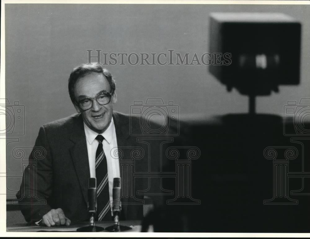 1989 Press Photo Igor Kirllov Anchorman for Vremya in Moscow - cvp52145 - Historic Images