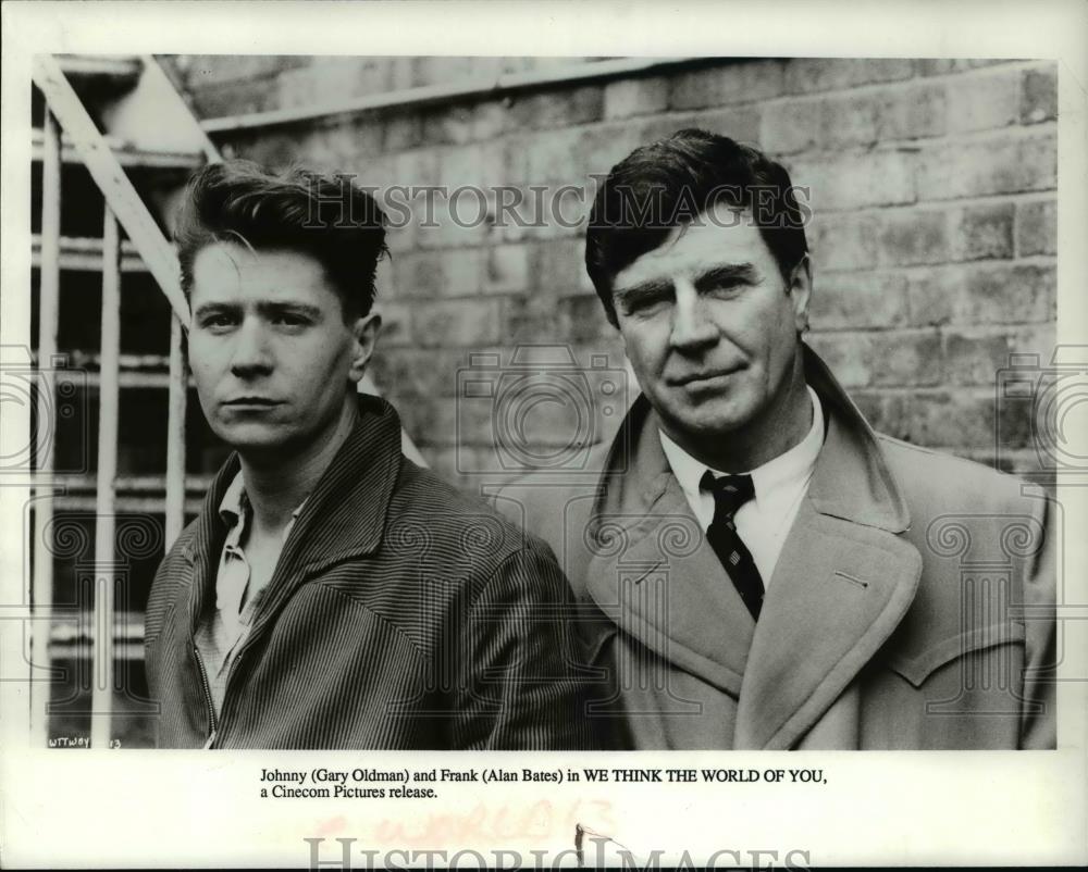 1989 Press Photo Gary Oldman and Alan Bates in "We Think The World Of You" - Historic Images