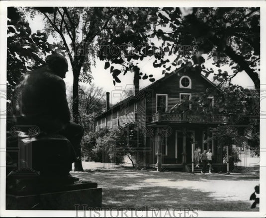 Press Photo This two-story clapboard structure became Thomas A. Edison's main - Historic Images