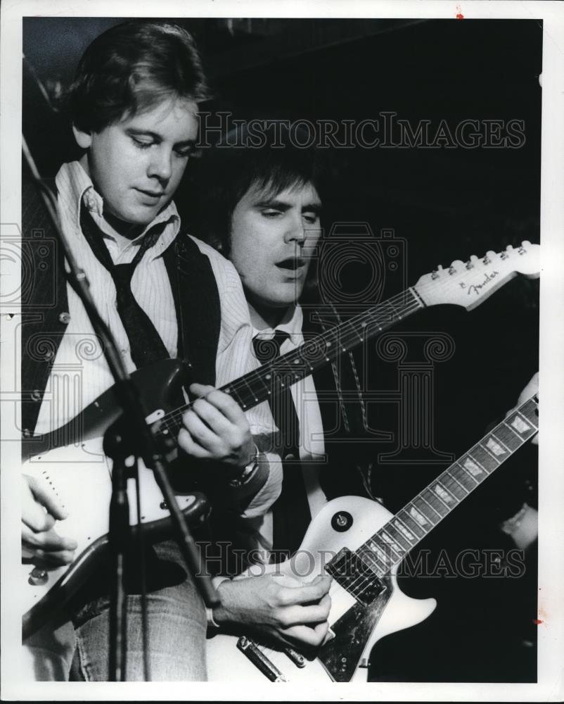 1979 Press Photo Singer Don Kriss and Rick Christyson on guitar - Historic Images